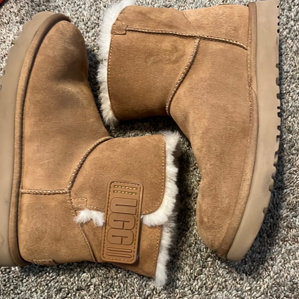 UGG BOOTS